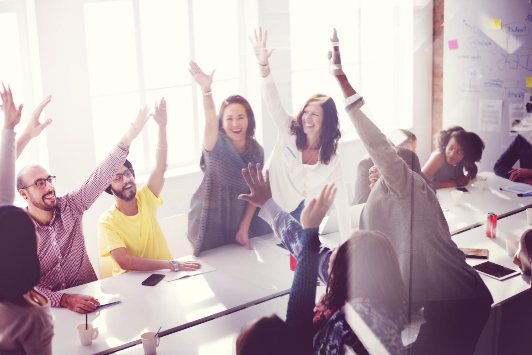 Studente che segue corso di investimenti online